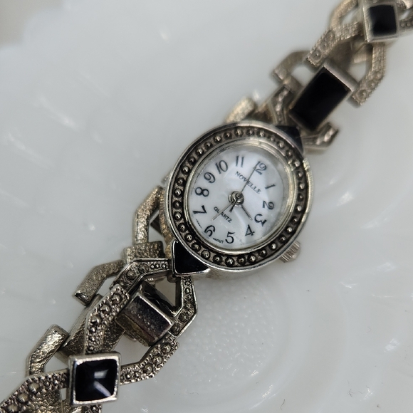 Elegant Black and Silver Tone Watch - Picture 7 of 10
